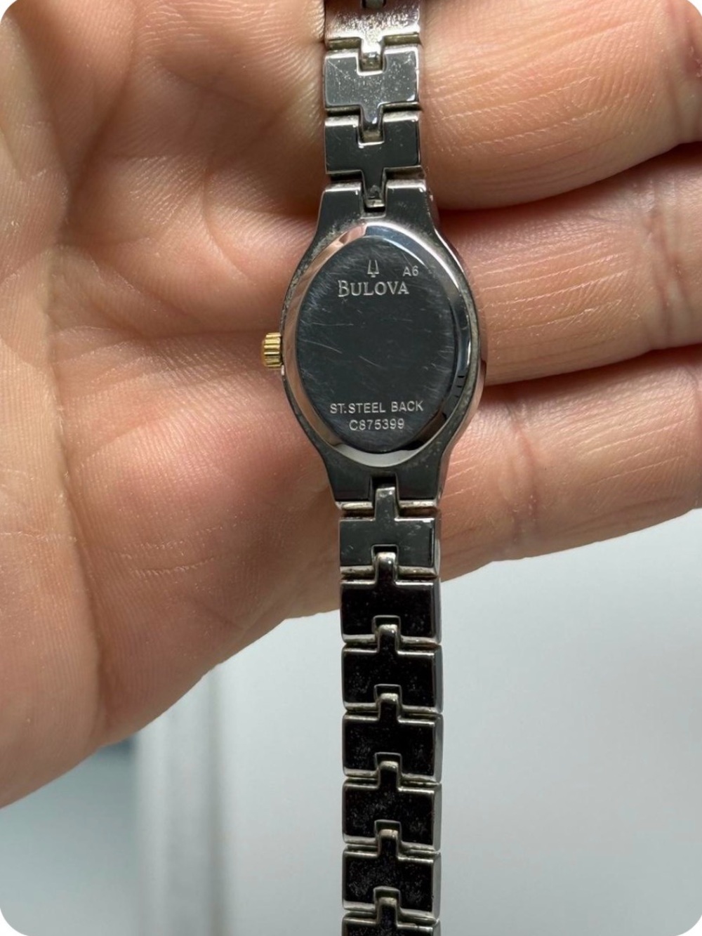Vintage Caravelle by Bulova Women’s Watch Two Tone Oval Quartz Dress Watch Japan - Picture 5 of 6